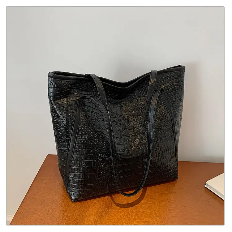 Black Croc Texture Large Tote Bag Shoulder Tote 2024 — feature 31