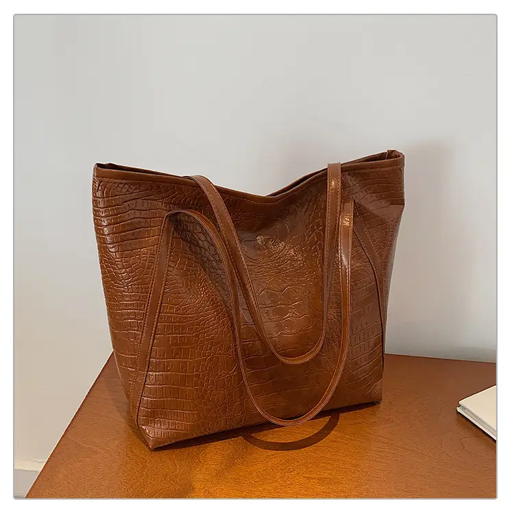 Black Croc Texture Large Tote Bag Shoulder Tote 2024 — feature 32