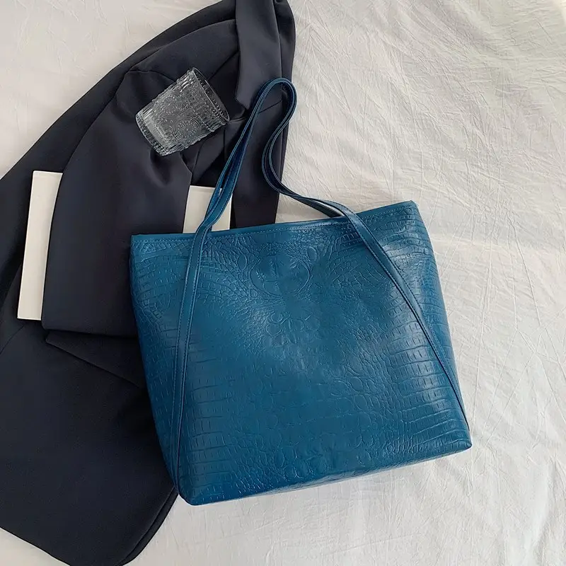 Black Croc Texture Large Tote Bag Shoulder Tote 2024 - Image 4