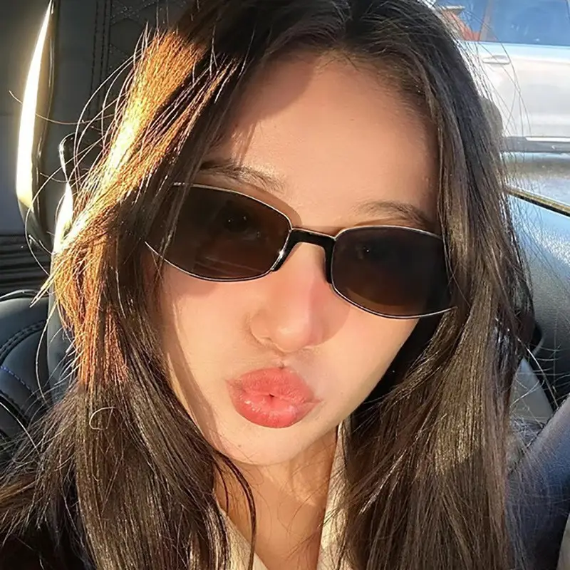 Women's Modern Retro Brown Cat Eye Sunglasses β feature 1