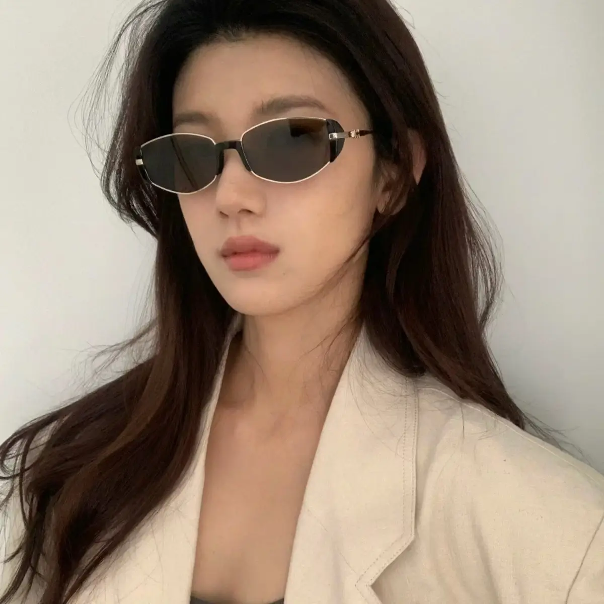 Women's Modern Retro Brown Cat Eye Sunglasses β feature 2
