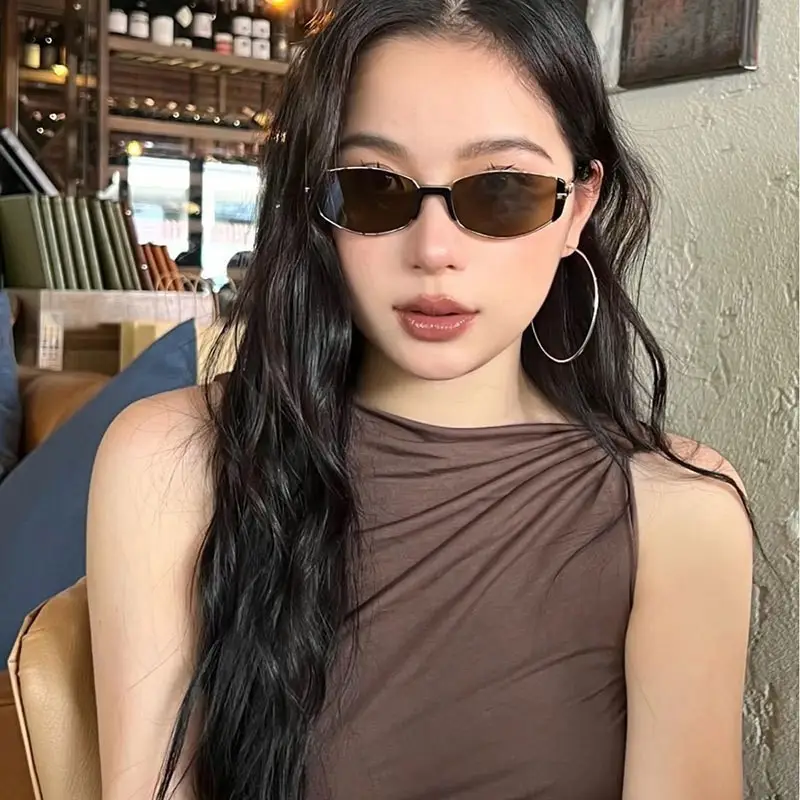 Women's Modern Retro Brown Cat Eye Sunglasses β feature 3