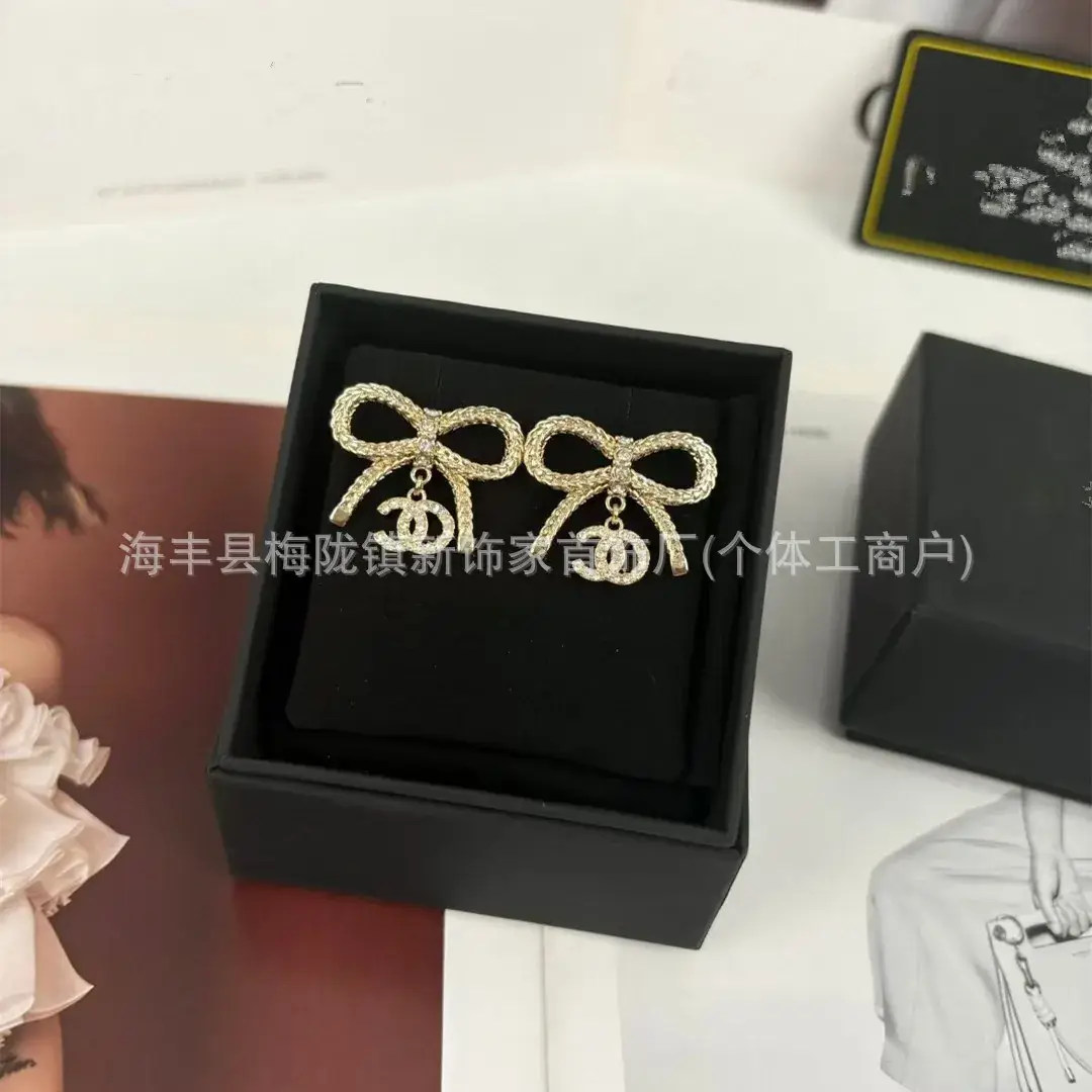Double C Earrings Pearl Bow High End 925 Gold - Image 5