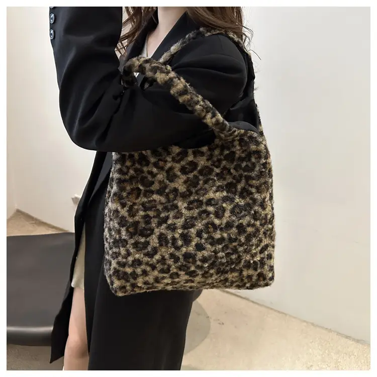 Plush Leopard Print Women's Shoulder Bag 2024 — feature 11