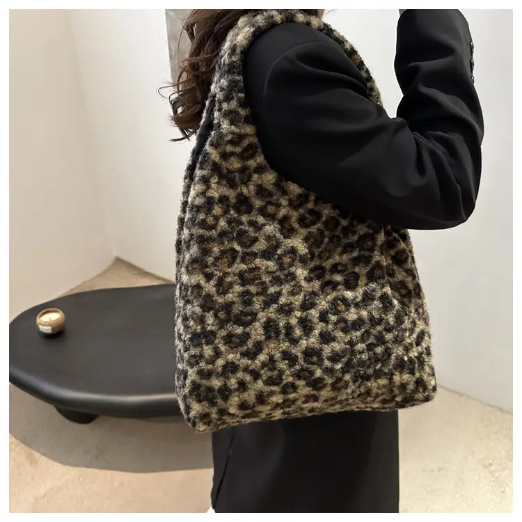 Plush Leopard Print Women's Shoulder Bag 2024 — feature 12
