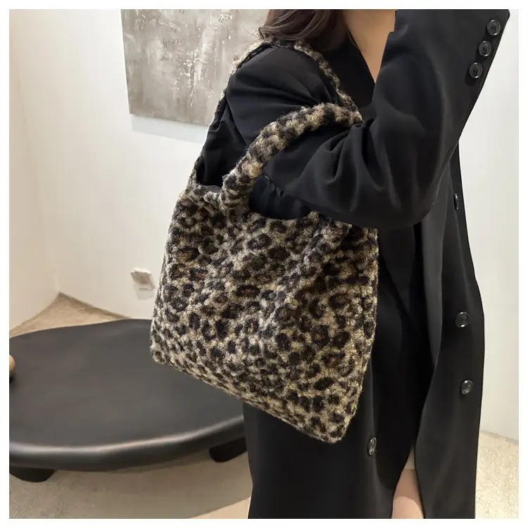 Plush Leopard Print Women's Shoulder Bag 2024 — feature 13