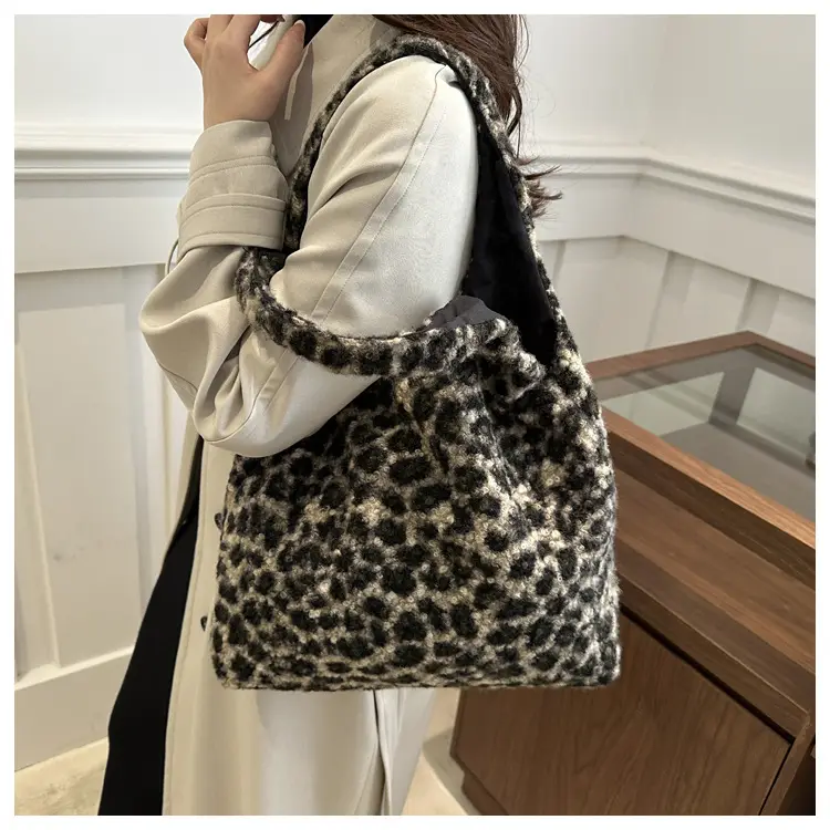 Plush Leopard Print Women's Shoulder Bag 2024 — feature 17
