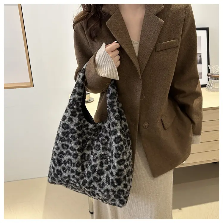 Plush Leopard Print Women's Shoulder Bag 2024 — feature 18