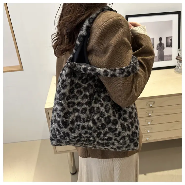 Plush Leopard Print Women's Shoulder Bag 2024 — feature 20