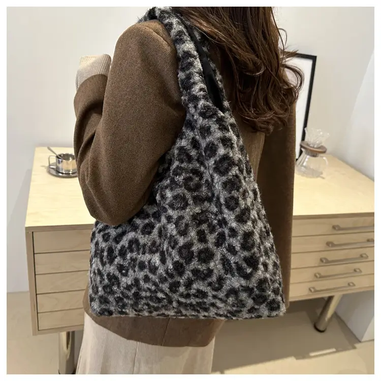 Plush Leopard Print Women's Shoulder Bag 2024 — feature 21