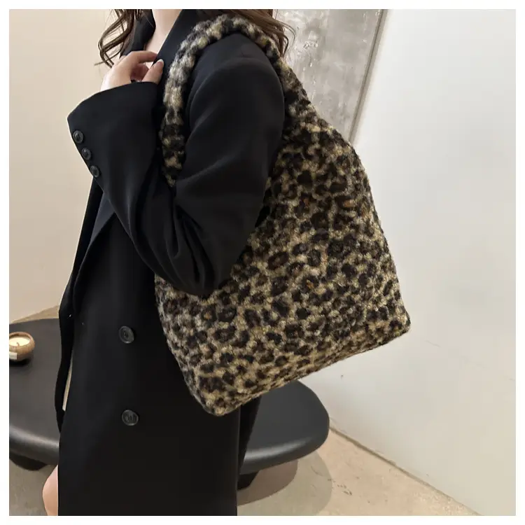 Plush Leopard Print Women's Shoulder Bag 2024 — feature 9