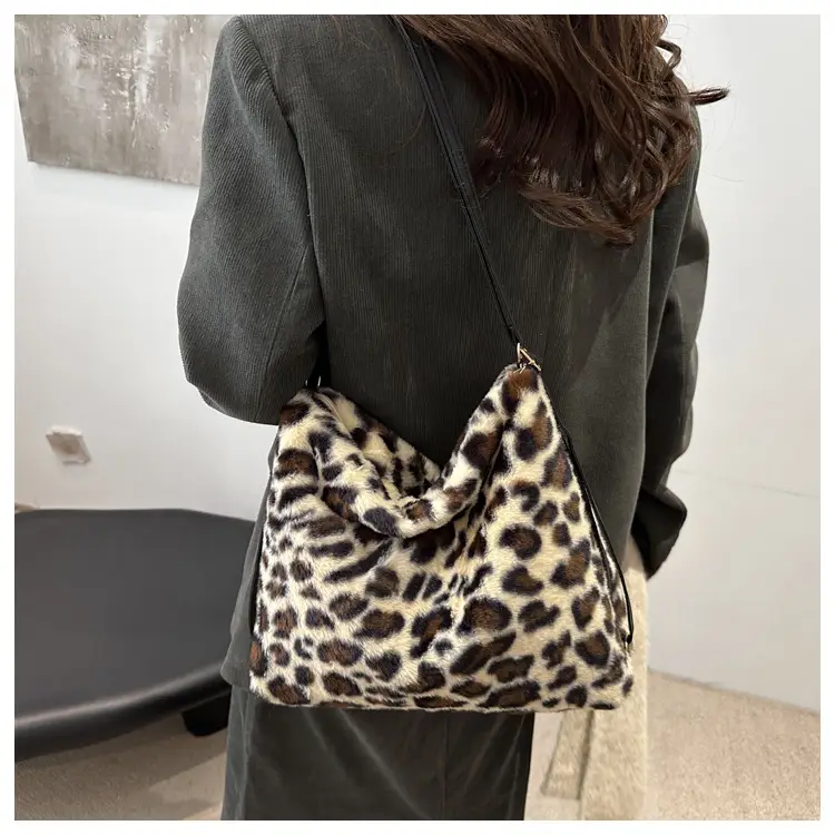 Winter Plush Leopard Print Mao Mao Shoulder Tote Bag — feature 14