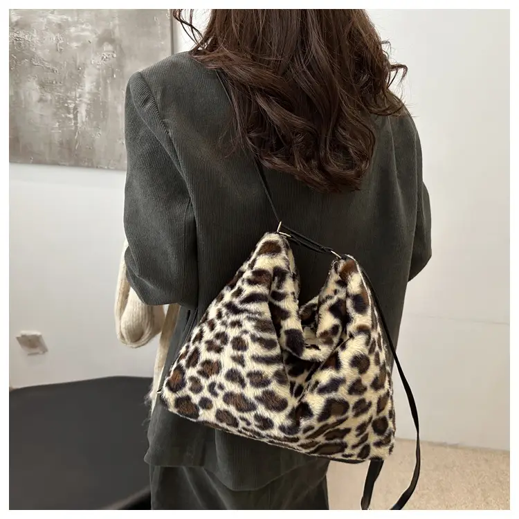 Winter Plush Leopard Print Mao Mao Shoulder Tote Bag — feature 15