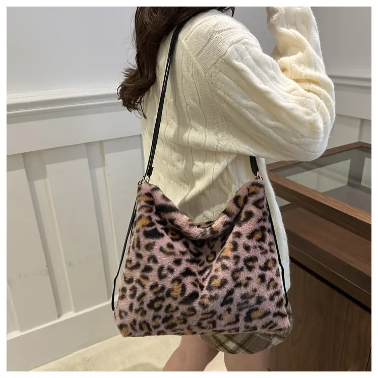 Winter Plush Leopard Print Mao Mao Shoulder Tote Bag — feature 16