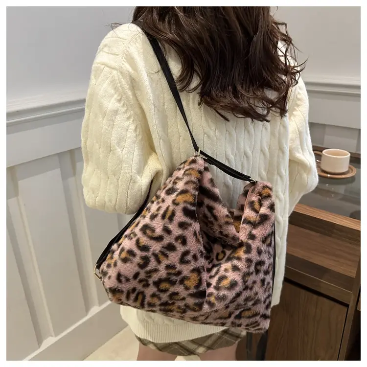 Winter Plush Leopard Print Mao Mao Shoulder Tote Bag — feature 17