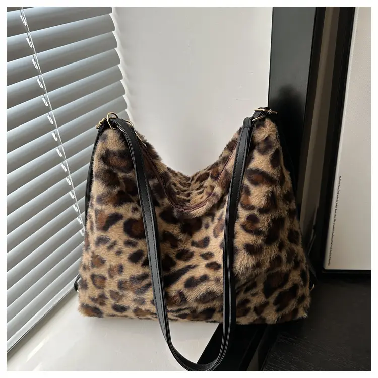 Winter Plush Leopard Print Mao Mao Shoulder Tote Bag — feature 18