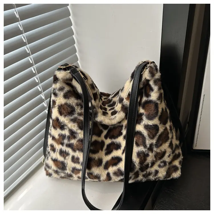 Winter Plush Leopard Print Mao Mao Shoulder Tote Bag — feature 21