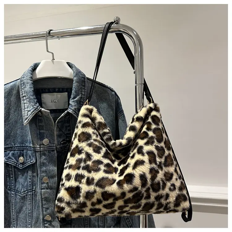 Winter Plush Leopard Print Mao Mao Shoulder Tote Bag — feature 23