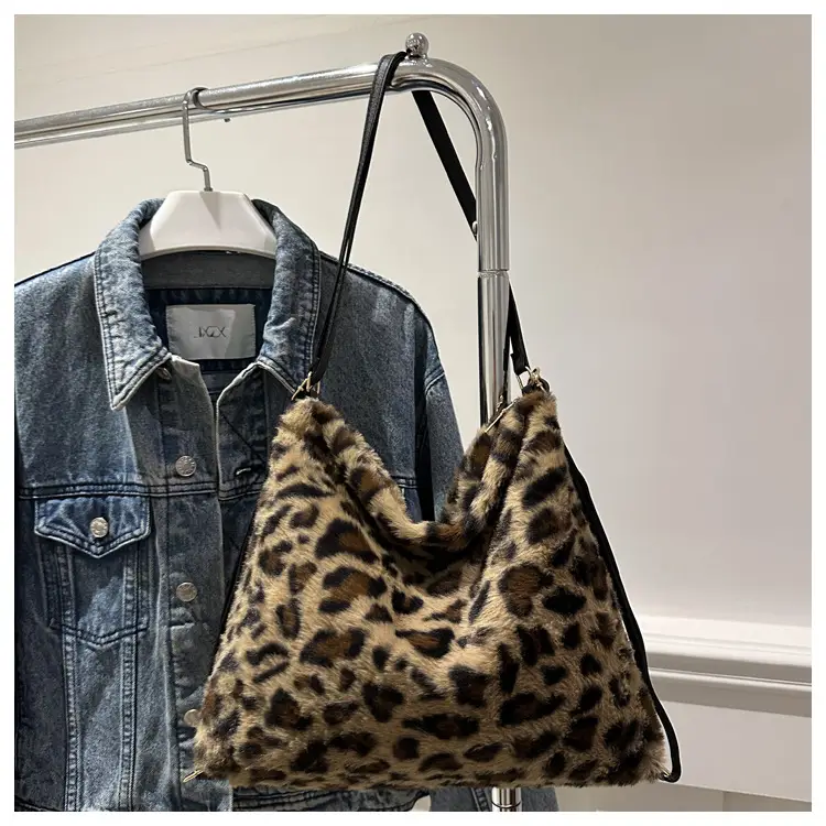 Winter Plush Leopard Print Mao Mao Shoulder Tote Bag — feature 25