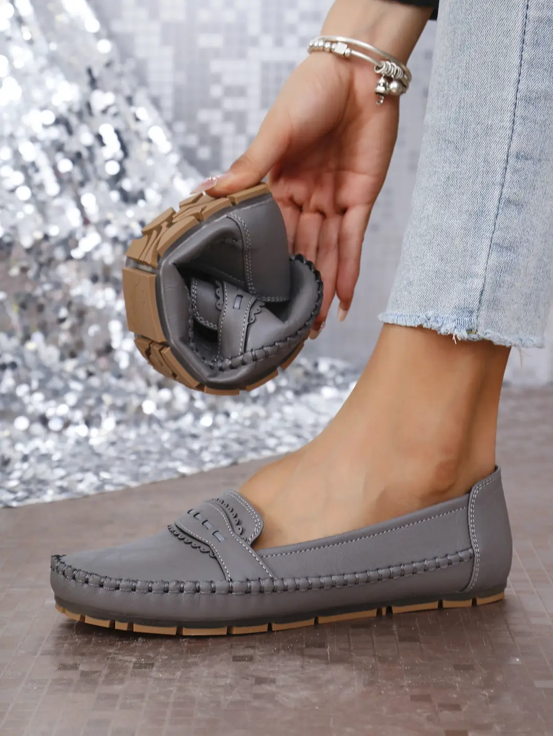 Large Size New Foreign Trade Stitched Laser Women's Flat Loafers Cross-Border E-Commerce Supply Retro Casual Versatile — feature 1