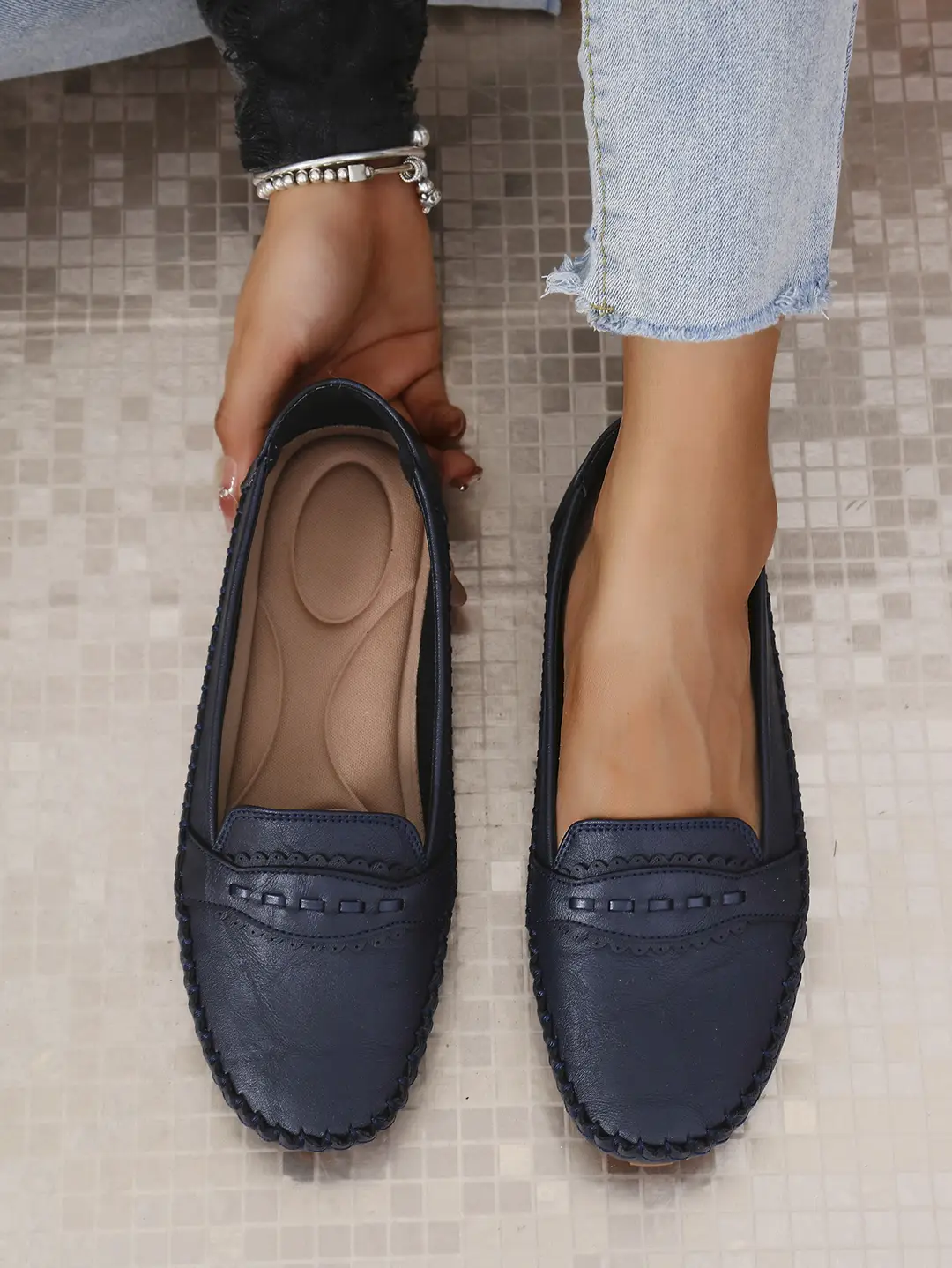 Large Size New Foreign Trade Stitched Laser Women's Flat Loafers Cross-Border E-Commerce Supply Retro Casual Versatile — feature 12