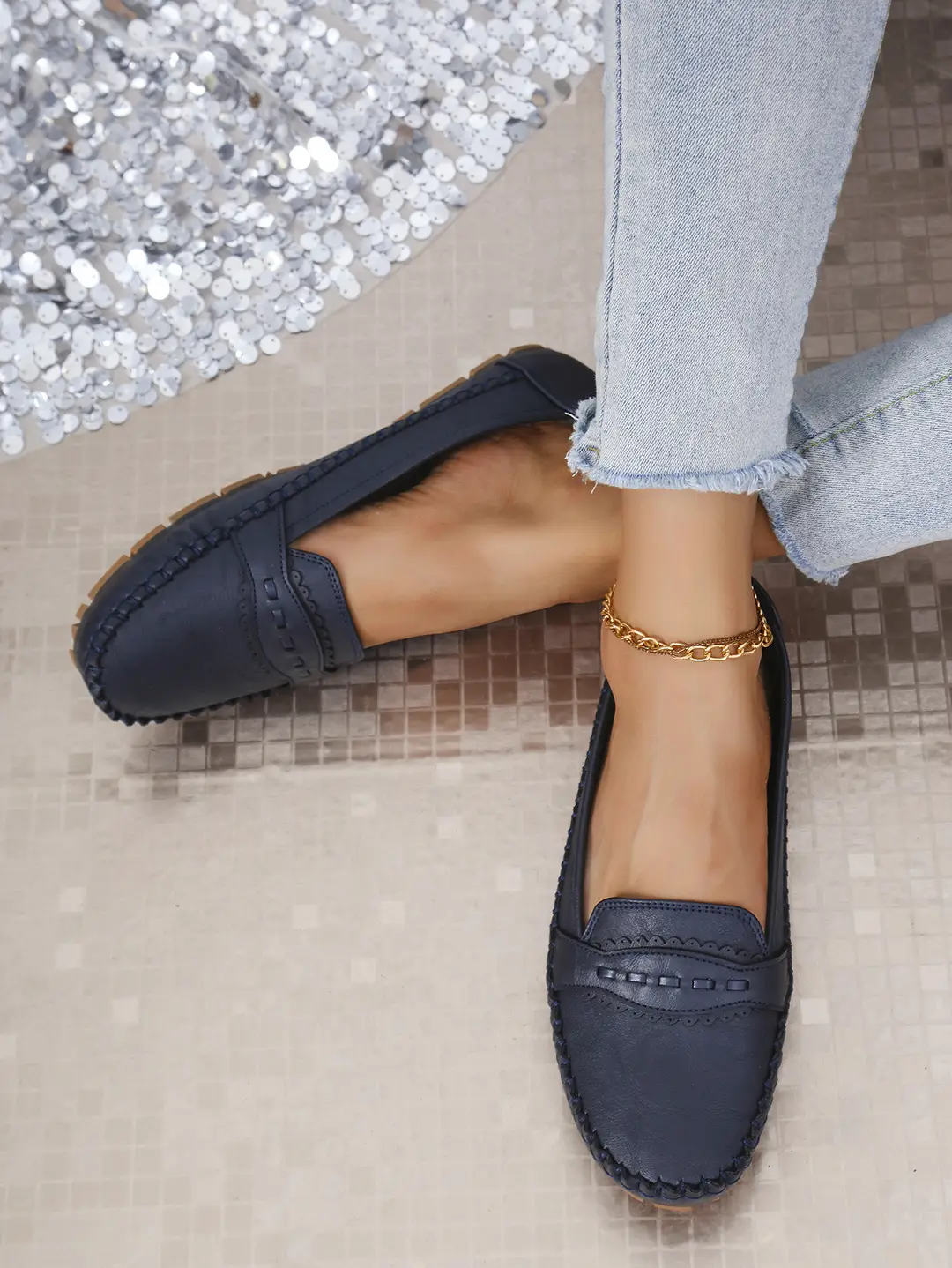 Large Size New Foreign Trade Stitched Laser Women's Flat Loafers Cross-Border E-Commerce Supply Retro Casual Versatile — feature 13