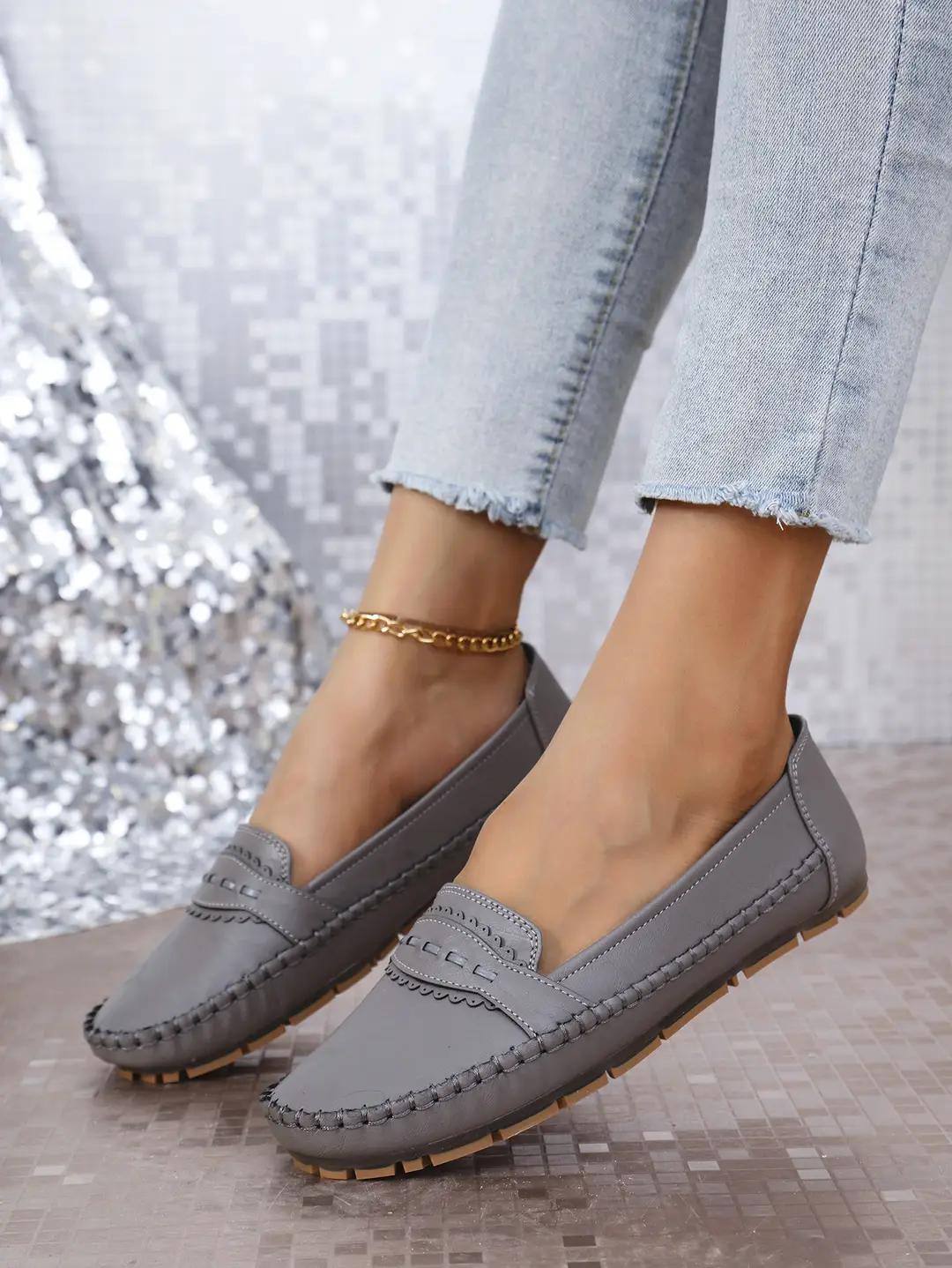 Large Size New Foreign Trade Stitched Laser Women's Flat Loafers Cross-Border E-Commerce Supply Retro Casual Versatile — feature 2