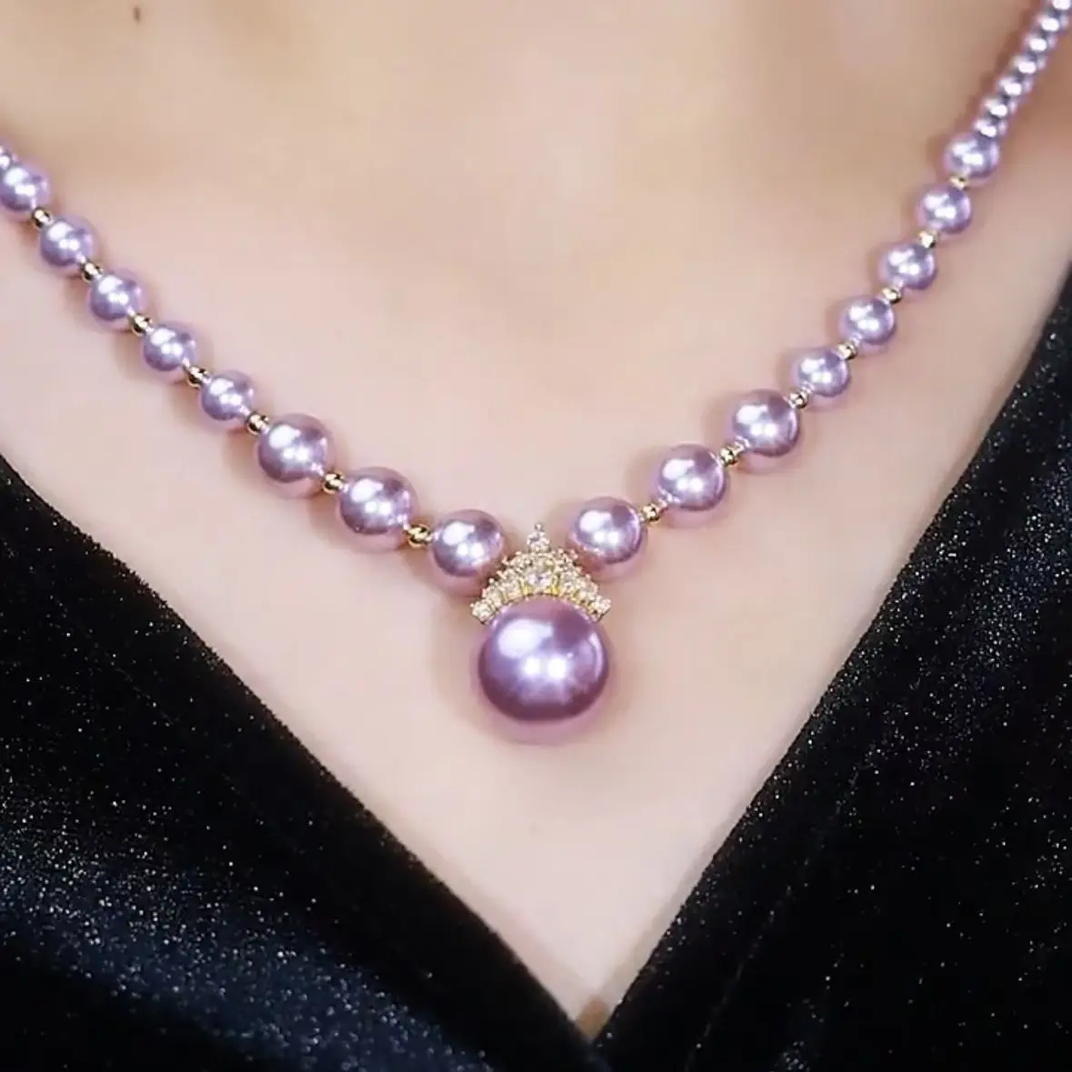 French Luxury Pearl Crown Necklace with Gold Accents - Image 3