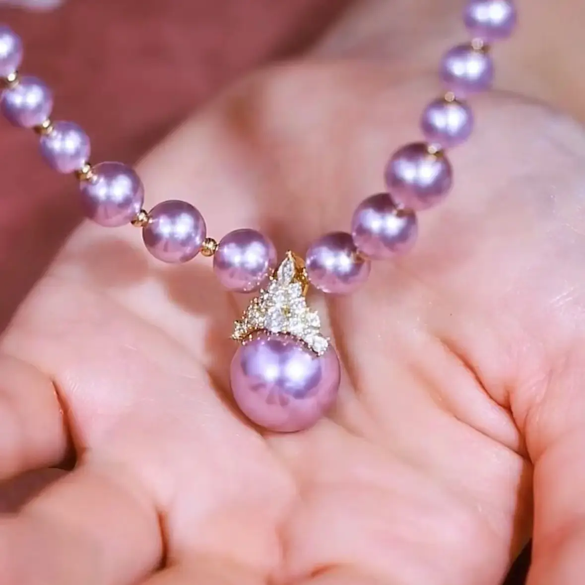 French Luxury Pearl Crown Necklace with Gold Accents - Image 5