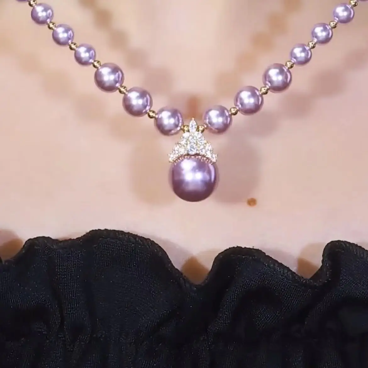 French Luxury Pearl Crown Necklace with Gold Accents — feature 7