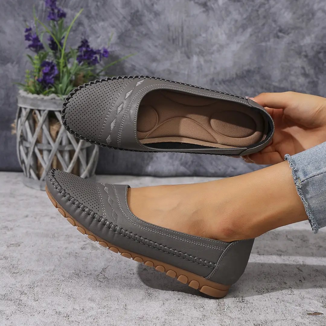 Large Size New Foreign Trade Stitching Laser Women's Flats Loafers Foreign Trade Cross-Border E-Commerce Supply Retro - Image 2