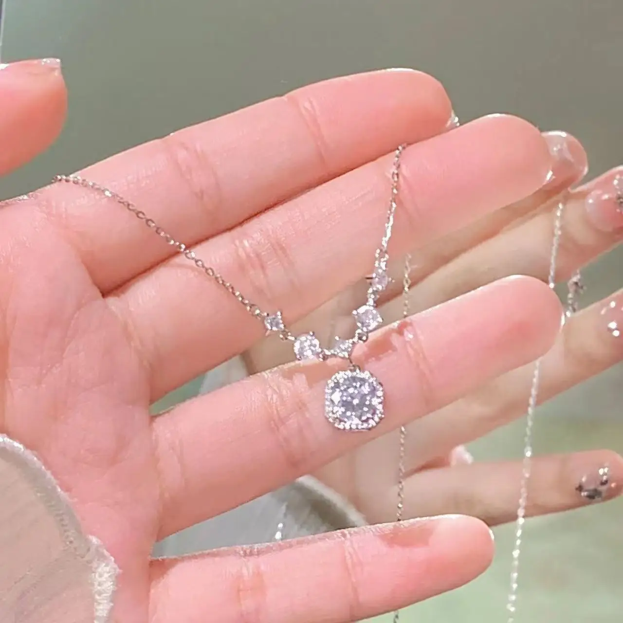 Double Layer Butterfly Necklace Women's Light Luxury Collarbone Chain — feature 3