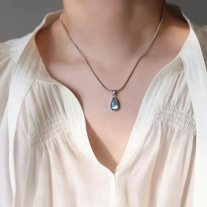 Double Layer Butterfly Necklace Women's Light Luxury Collarbone Chain - Image 5