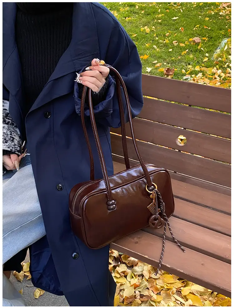 Women's Retro Boston Bag Oil Wax Leather Shoulder Commuter — feature 13