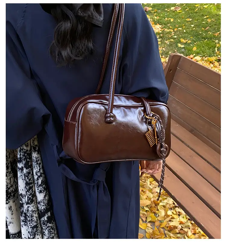 Women's Retro Boston Bag Oil Wax Leather Shoulder Commuter — feature 2