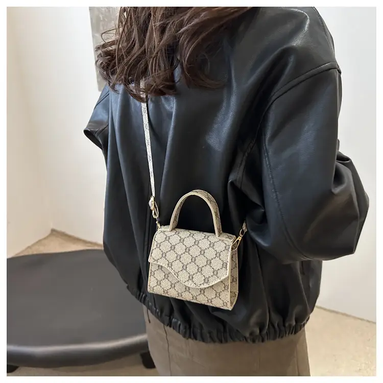 Women's Retro Crossbody Bag Small 2024 — feature 13