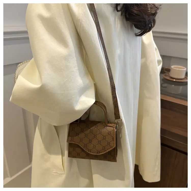 Women's Retro Crossbody Bag Small 2024 — feature 15