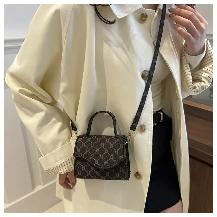 Women's Retro Crossbody Bag Small 2024 — feature 20