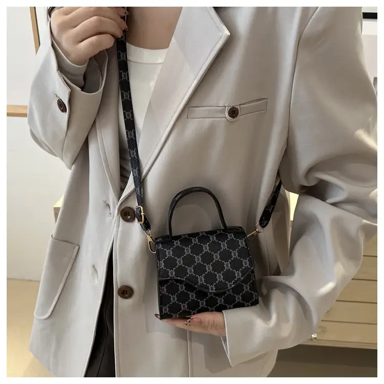 Women's Retro Crossbody Bag Small 2024 — feature 23