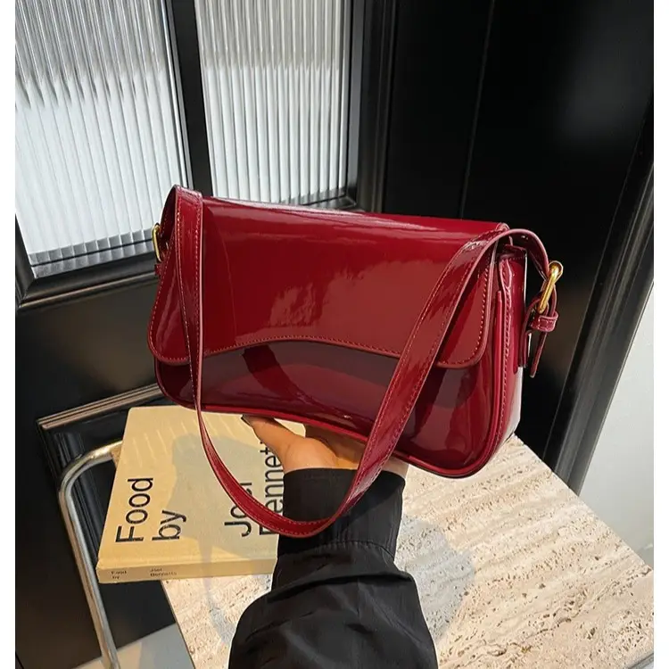 Black Magnetic Buckle Shoulder Bag for Women