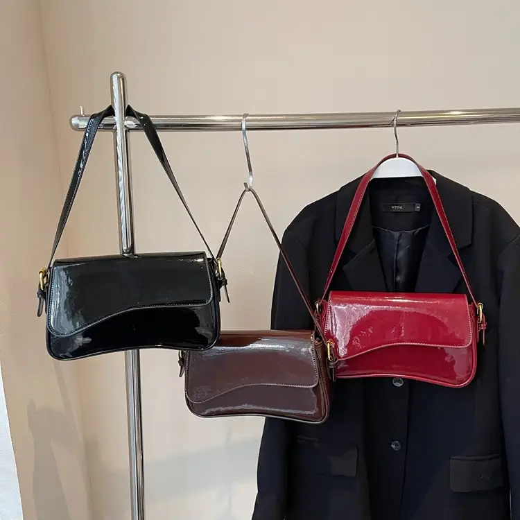 Black Magnetic Buckle Shoulder Bag for Women