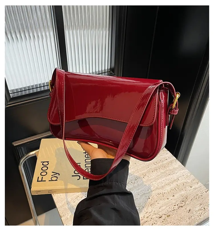 Black Magnetic Buckle Shoulder Bag for Women — feature 1