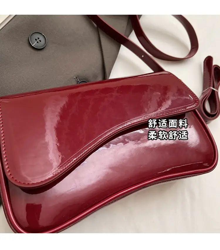 Black Magnetic Buckle Shoulder Bag for Women — feature 3