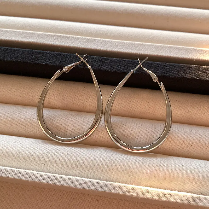 Female Zircon Geometric Pearl Earrings Autumn Winter 2024 - Image 13