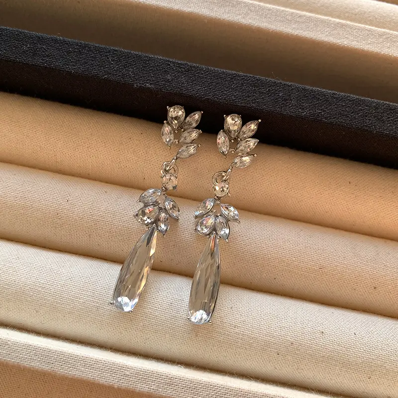 Female Zircon Geometric Pearl Earrings Autumn Winter 2024 - Image 23