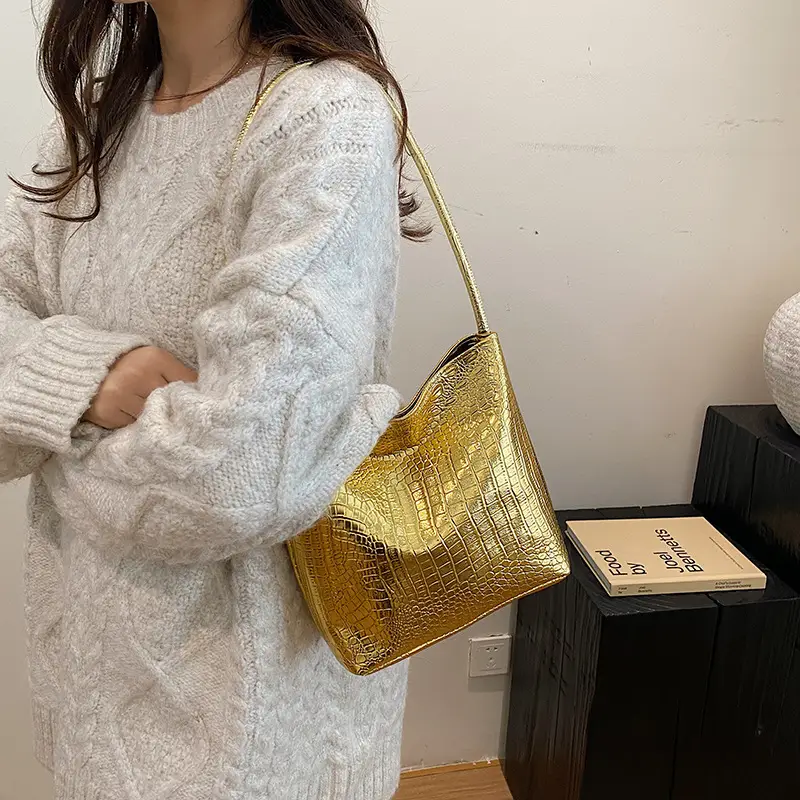 Black Croc Texture Shoulder Bag for Women 2024 - Image 7