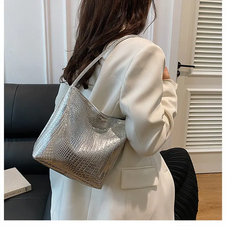 Black Croc Texture Shoulder Bag for Women 2024 — feature 12