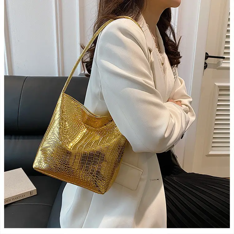 Black Croc Texture Shoulder Bag for Women 2024 — feature 14