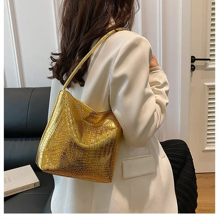 Black Croc Texture Shoulder Bag for Women 2024 — feature 15