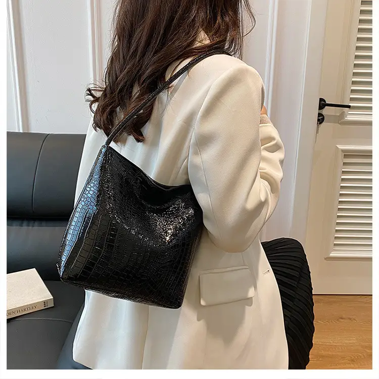 Black Croc Texture Shoulder Bag for Women 2024 — feature 16